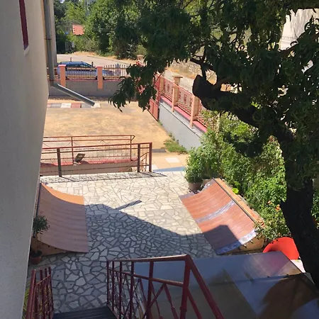 Guest house Surf House Rose I Po3a L Golden Sands