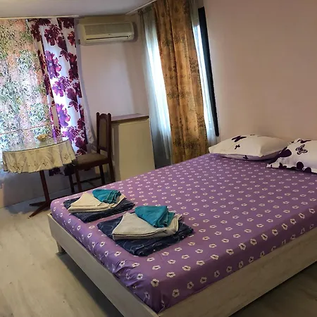 Guest house Surf House Rose I Po3a L Golden Sands