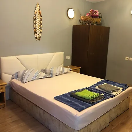Surf House Rose I Po3a L Pensión Golden Sands