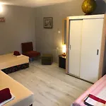 Surf House Rose I Po3a L Къща за гости 3*