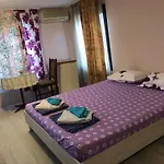Guest house Surf House Rose I Po3a L Golden Sands