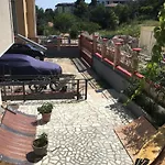 Surf House Rose I Po3a L Къща за гости 3*