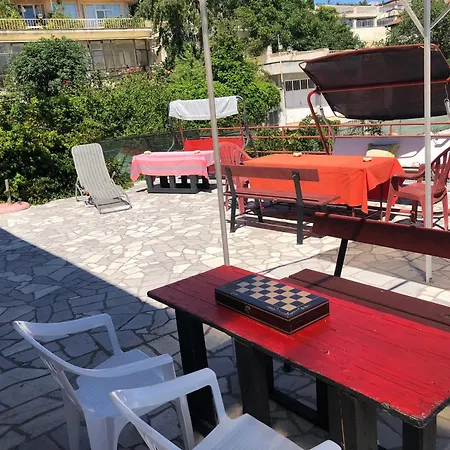 Guest house Surf House Rose I Po3a L Golden Sands