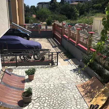 Surf House Rose I Po3a L Penzion 3*