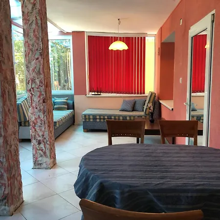Surf House Rose I Po3a L Гостьовий будинок Золоті Піски